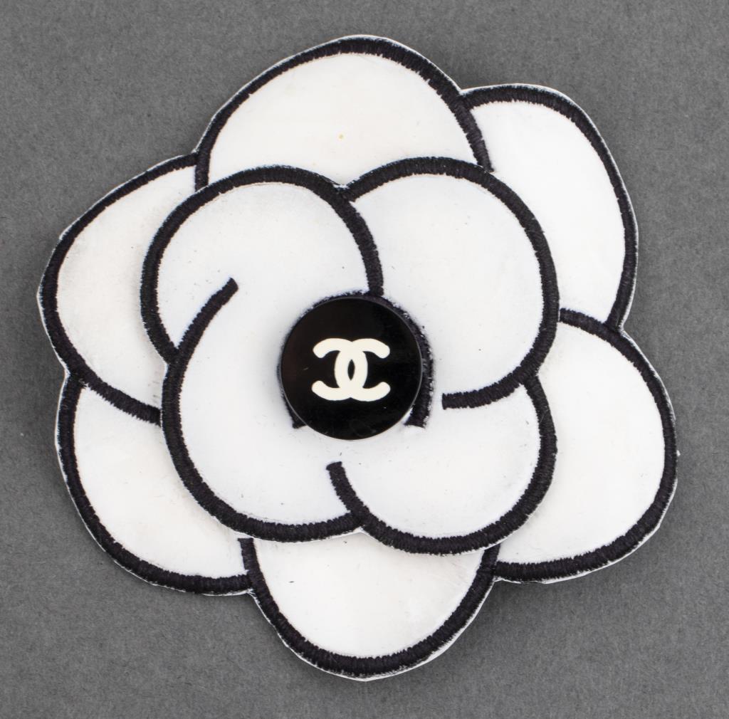 VINTAGE CHANEL WHITE CAMELLIA FLOWER 3c4379