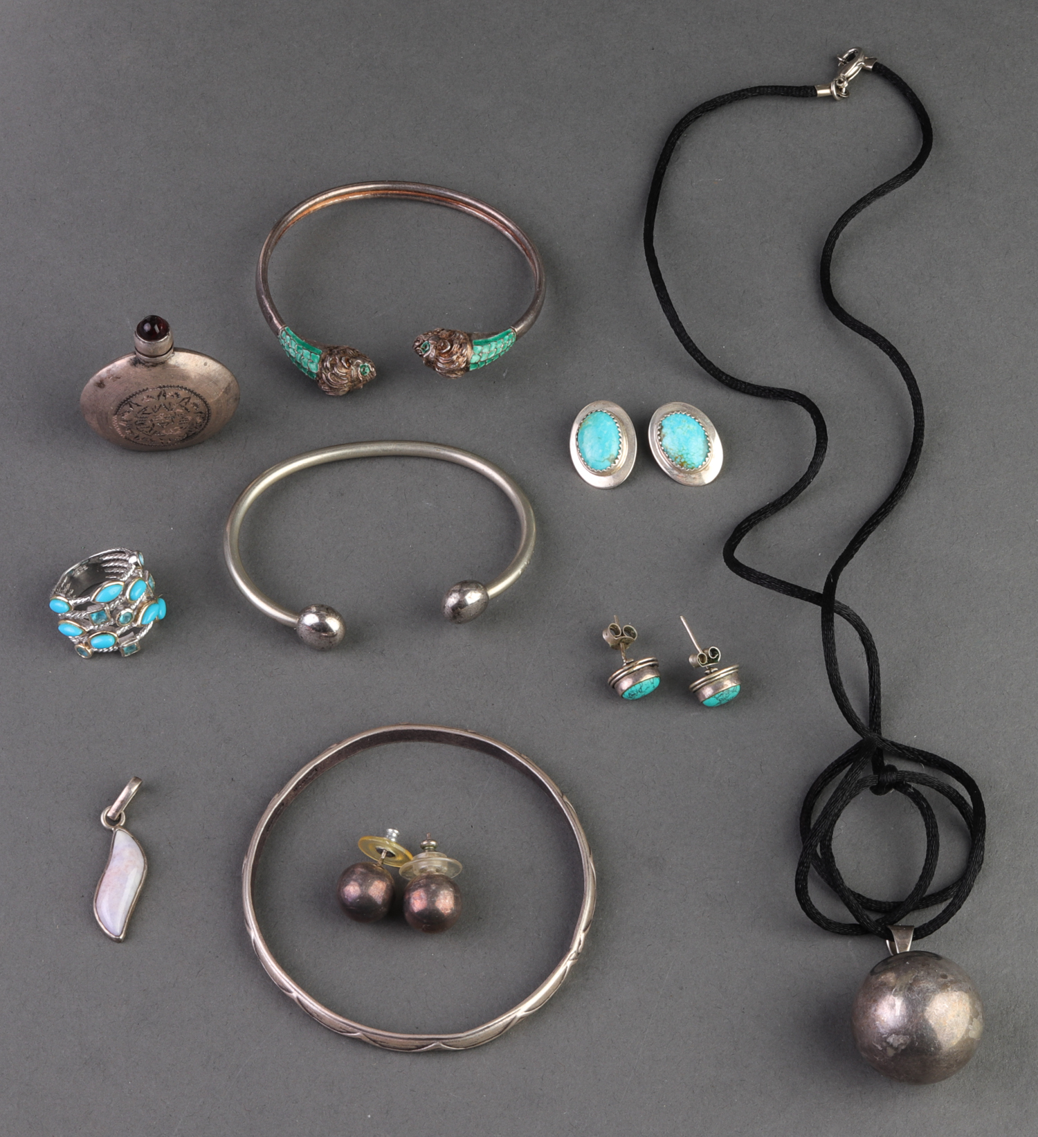 ASSORTED SILVER & TURQUOISE JEWELRY,