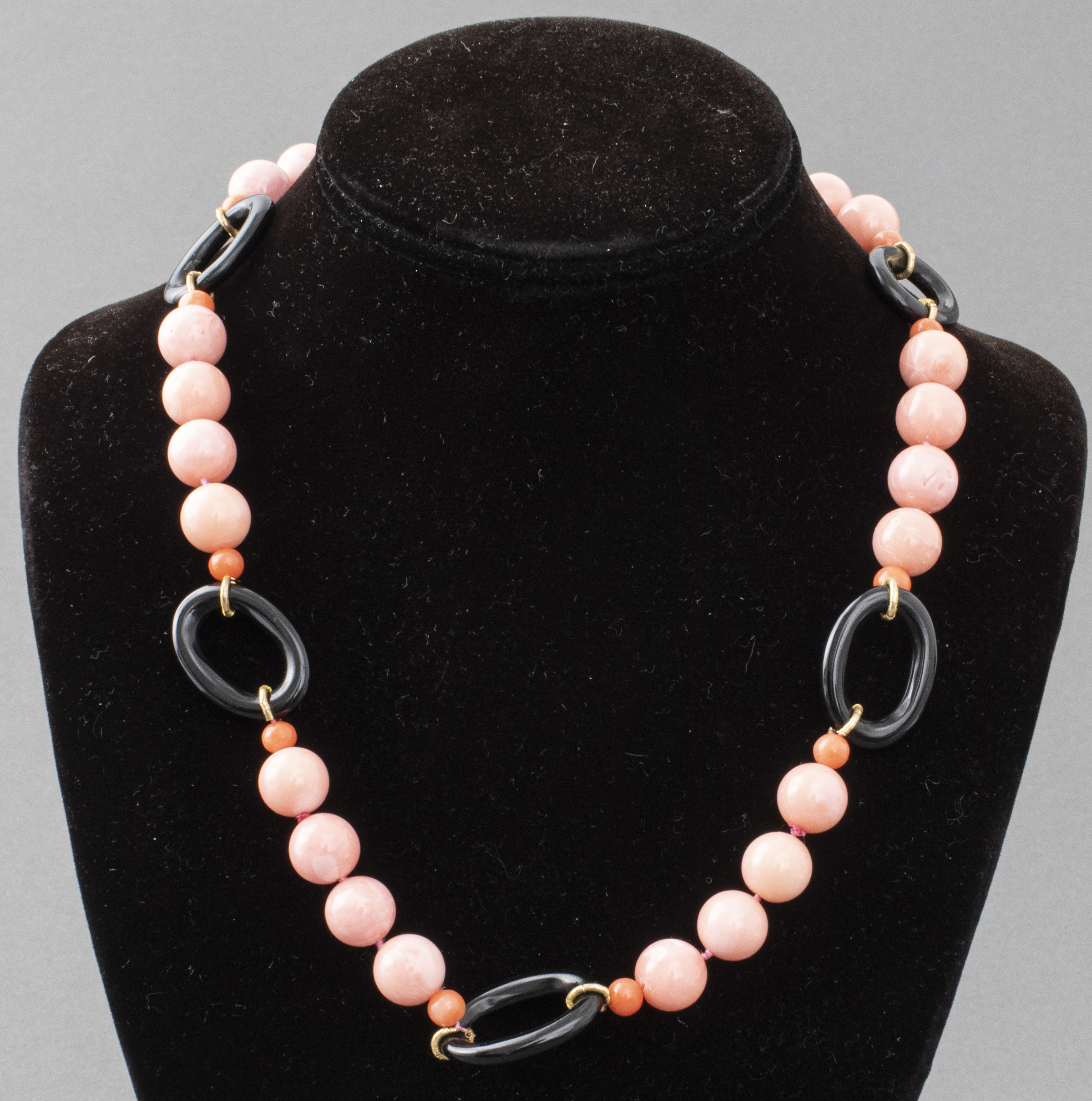 PINK CORAL BEAD BLACK ONYX NECKLACE 3c44ca