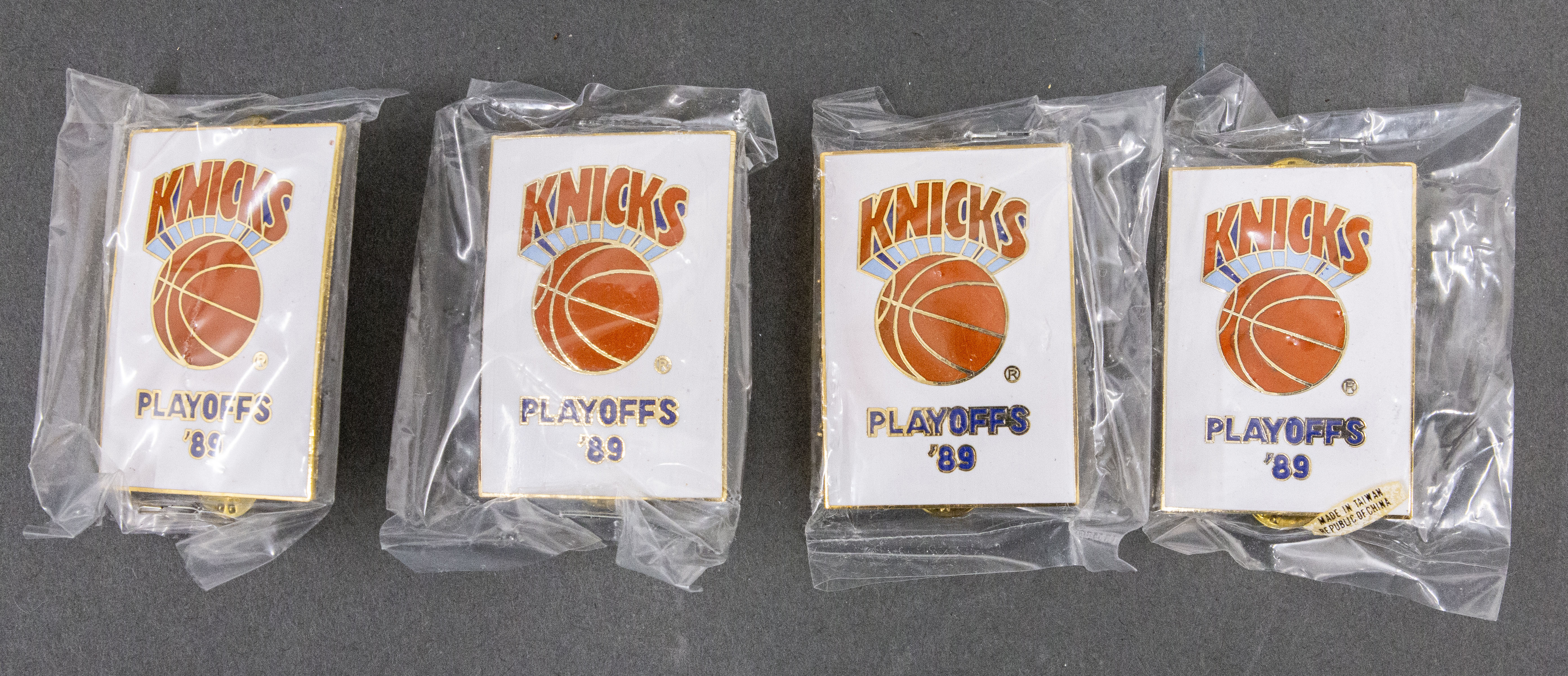 KNICK'S 1989 PLAYOFF PINS, 4 PCS.