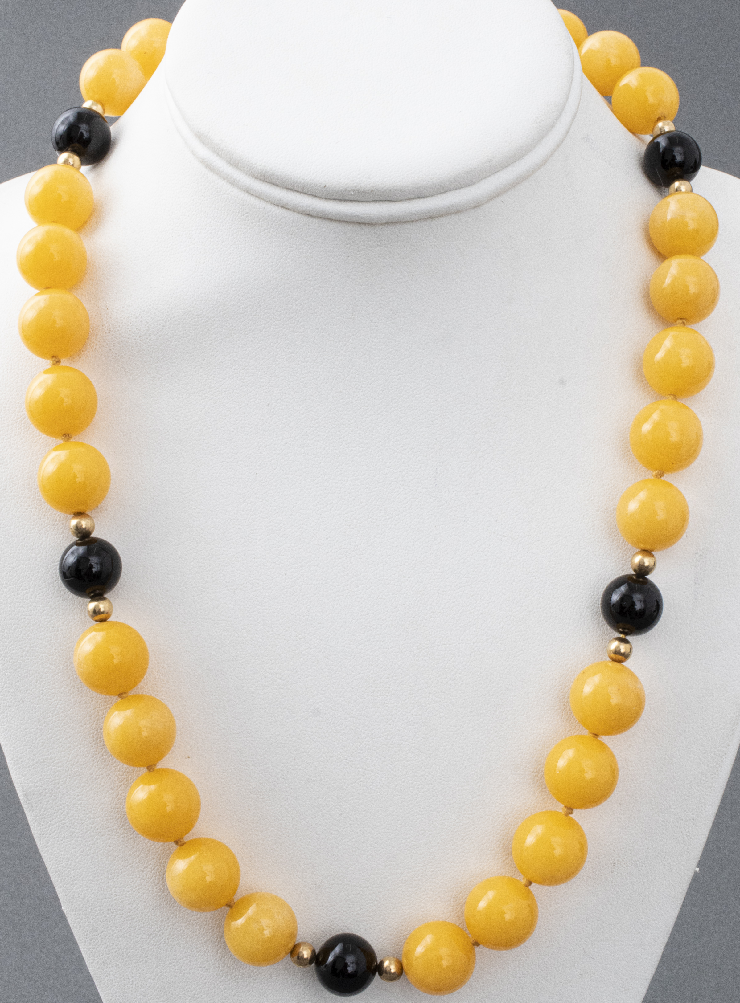 YELLOW MOUNTAIN JADE BLACK ONYX 3c4520