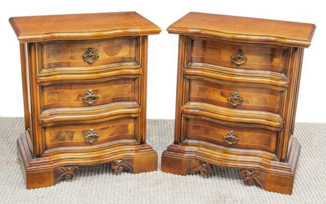  2 ITALIAN BANDED WALNUT BEDSIDE 3c22f2