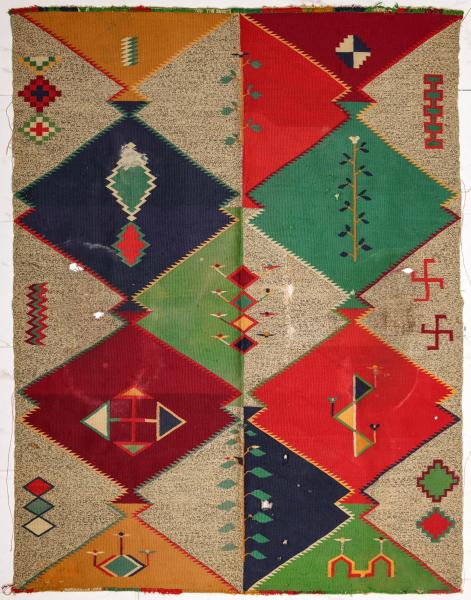 UNUSUAL NAVAJO GERMANTOWN WEAVING IN