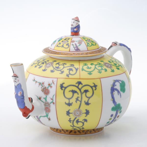 A HEREND YELLOW DYNASTY TEAPOT