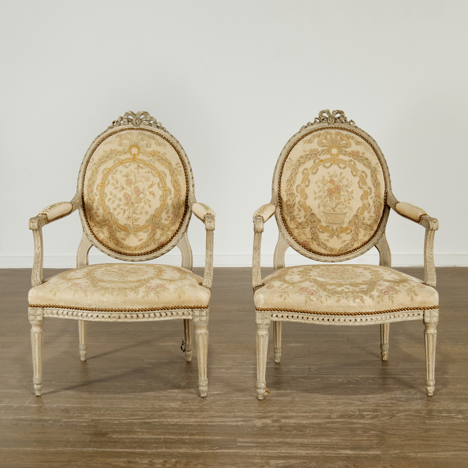 PAIR LOUIS XVI GRAY PAINTED FAUTEUILS 3c25f2