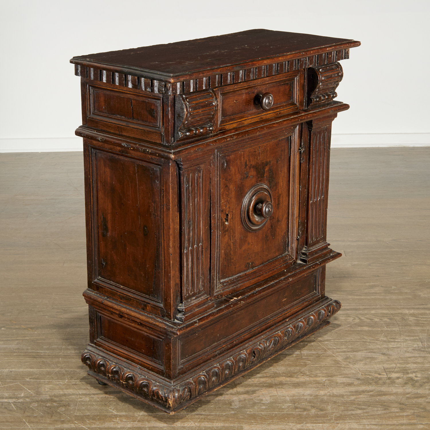 ITALIAN BAROQUE WALNUT CREDENZINA