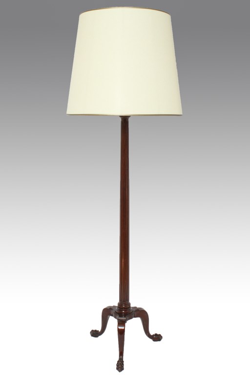 CARVED MAHOGANY FLOOR LAMP W CLAW 3c296c