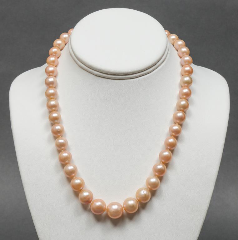 VINTAGE CULTURED PEARL NECKLACE  3c29d2