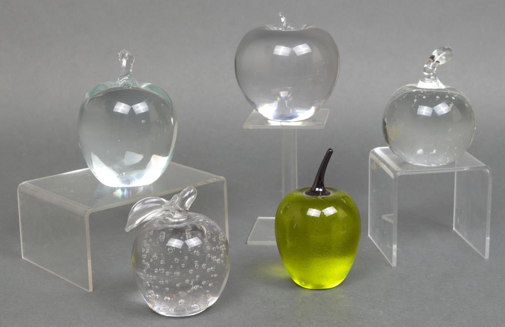 ASSORTED CRYSTAL & ART GLASS APPLE