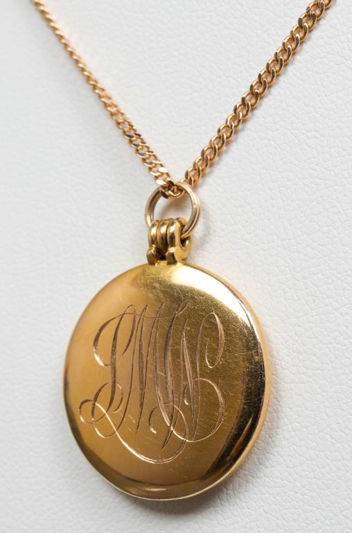 VINTAGE 14K YELLOW GOLD LOCKET 3c29ed