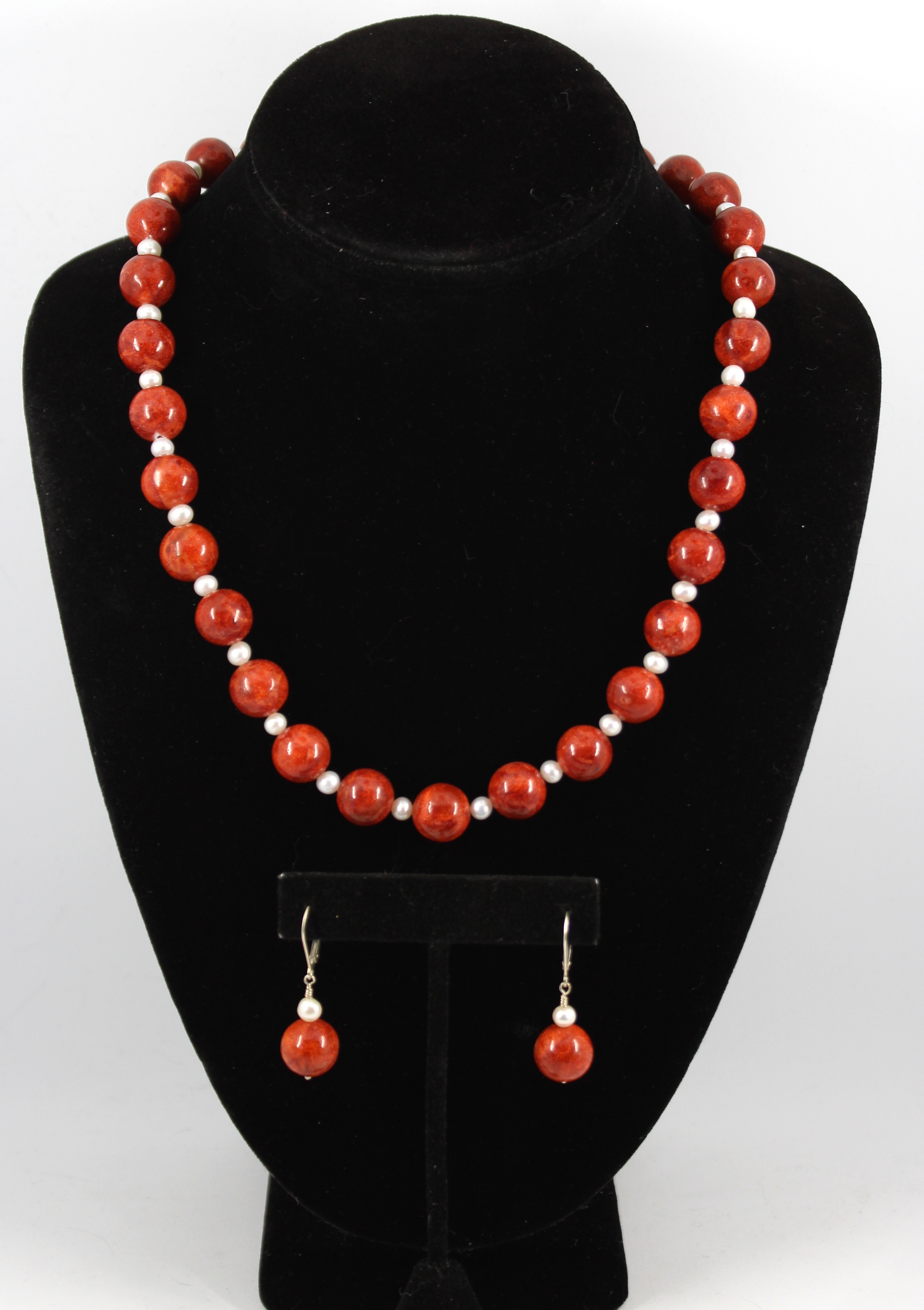 CORAL PEARL BEADED NECKLACE  3c2a69