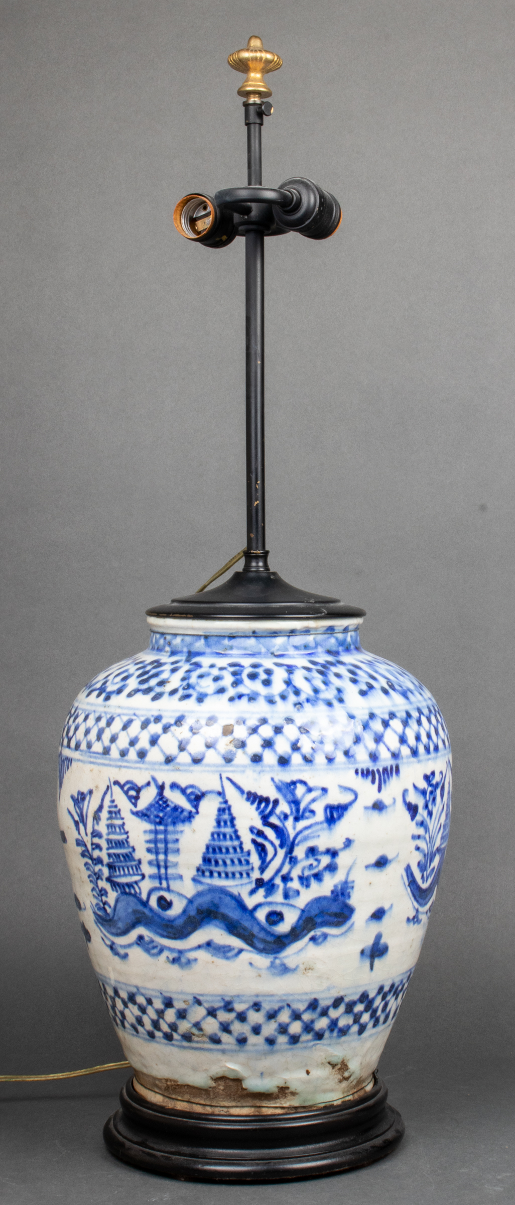 CHINESE BLUE WHITE GINGER JAR 3c2a64