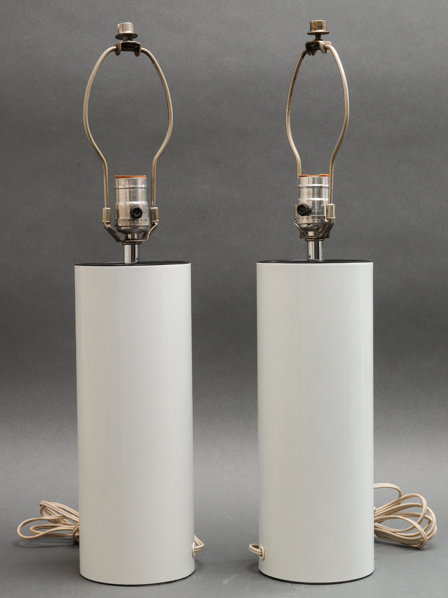 MODERN ENAMELED COLUMN TABLE LAMPS  3c2b3b