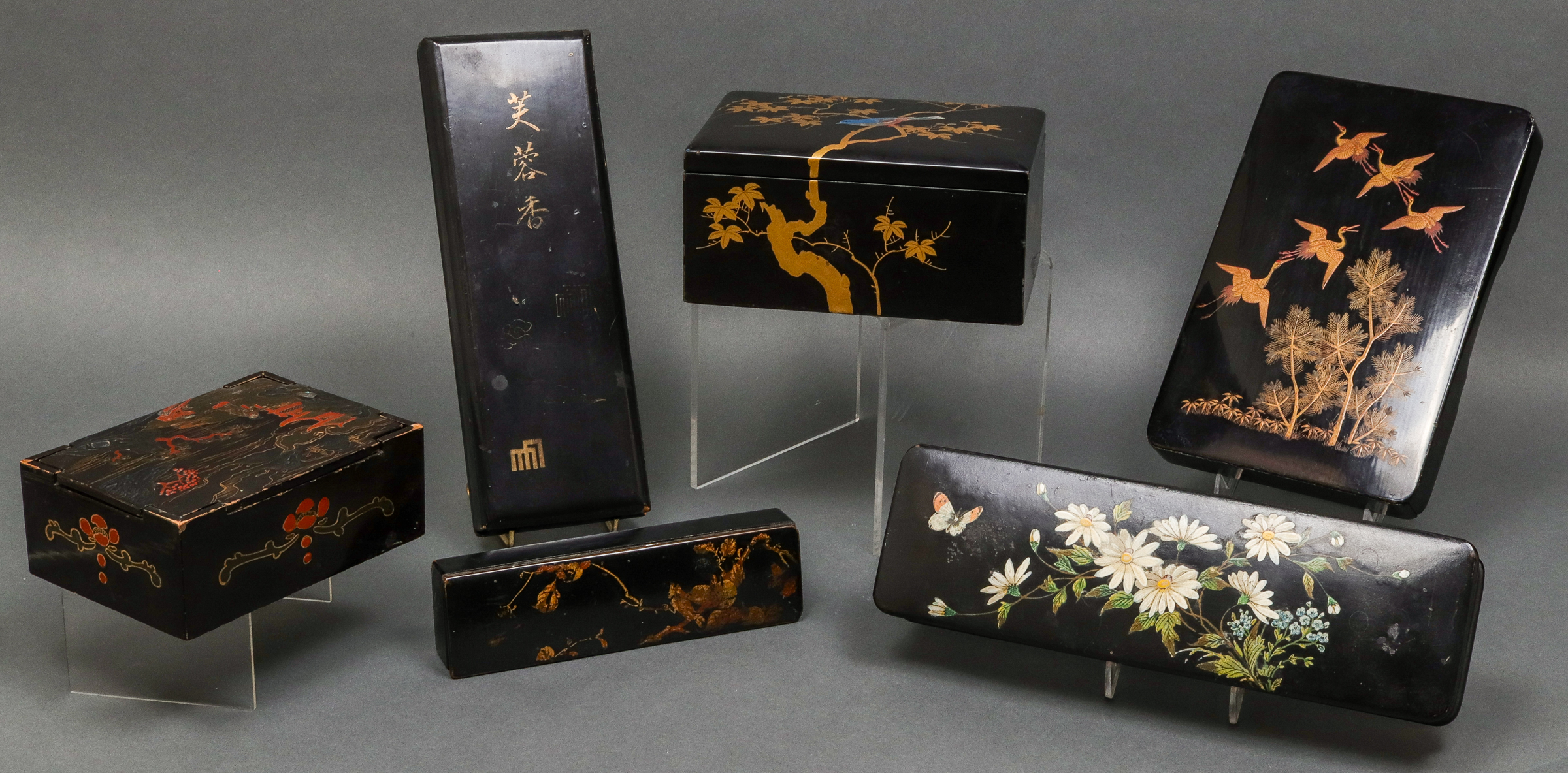 ASIAN DECORATED LACQUERED WOOD 3c2b66