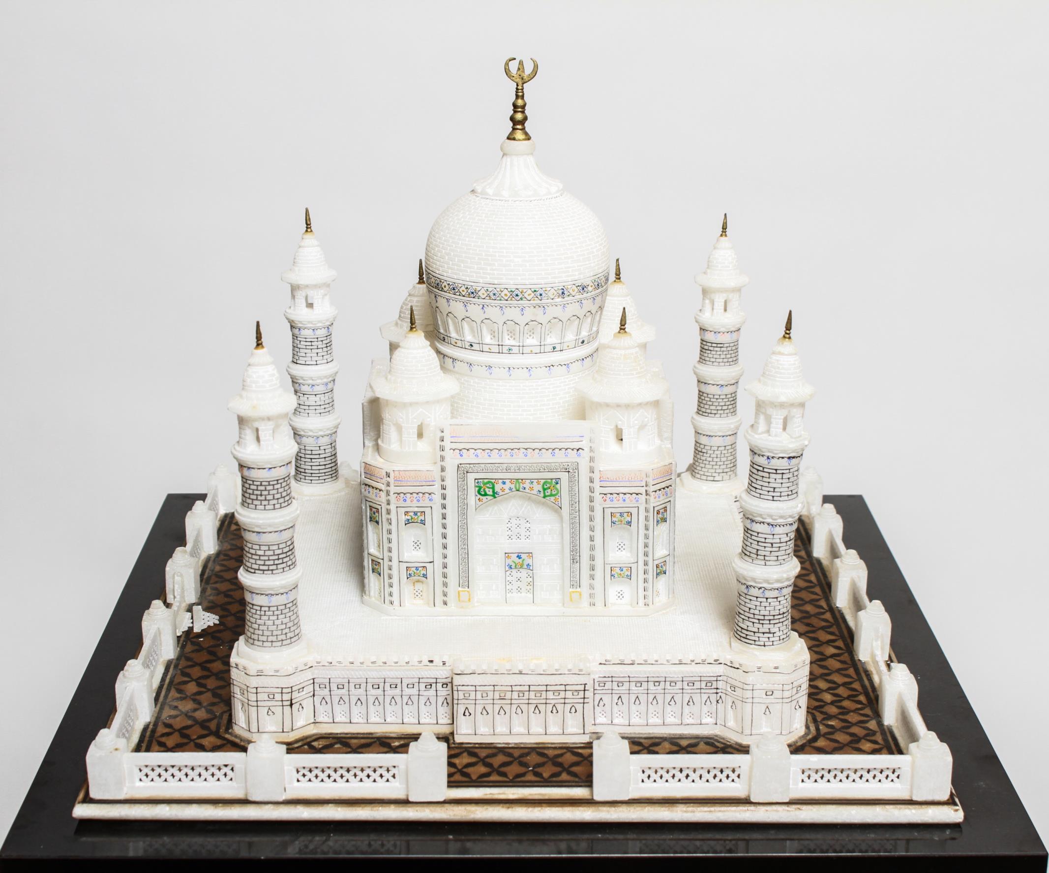 INDIAN TAJ MAHAL HAND PAINTED ALABASTER 3c2b79