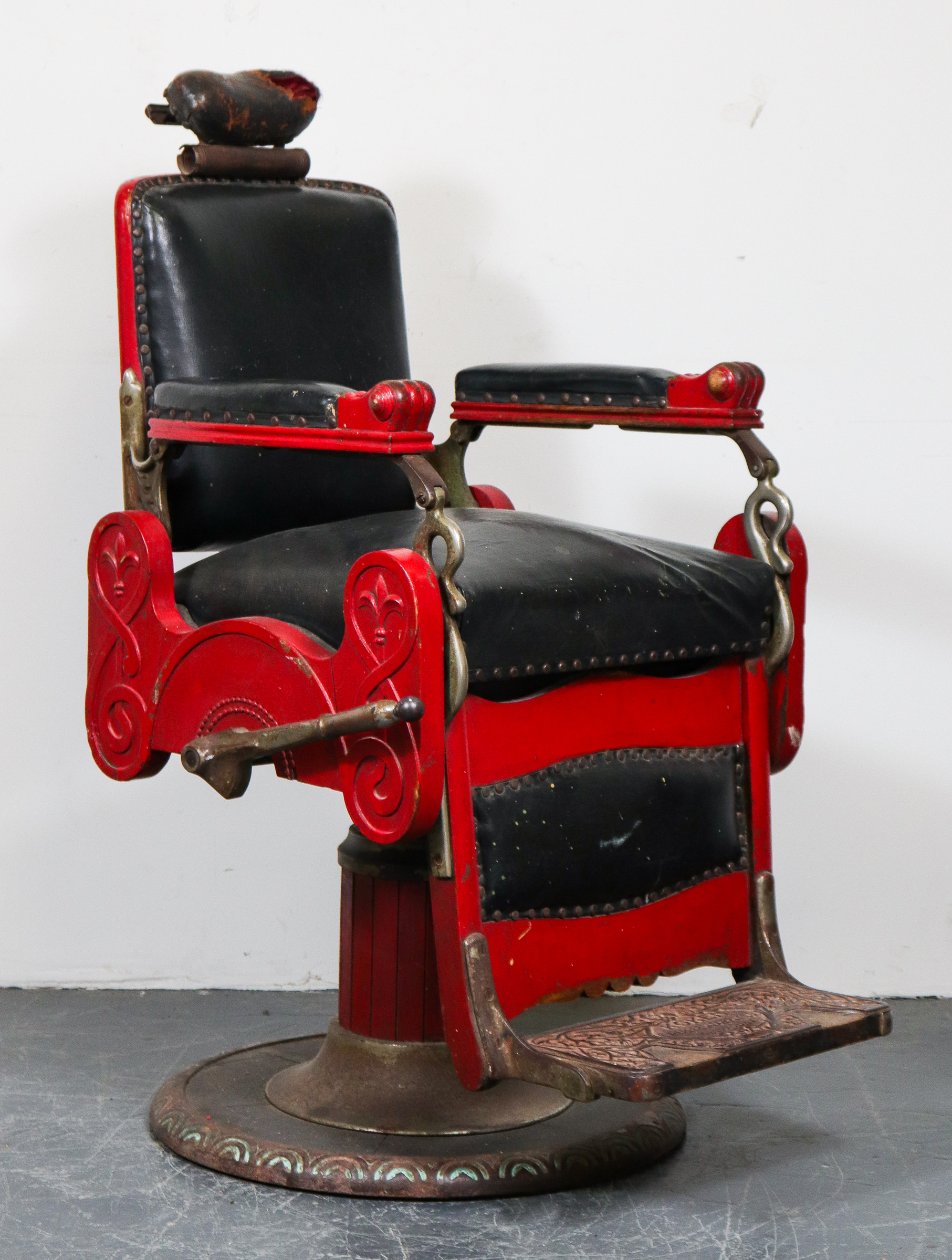 VINTAGE KOKEN BARBERS SUPPLY CO. CHAIR