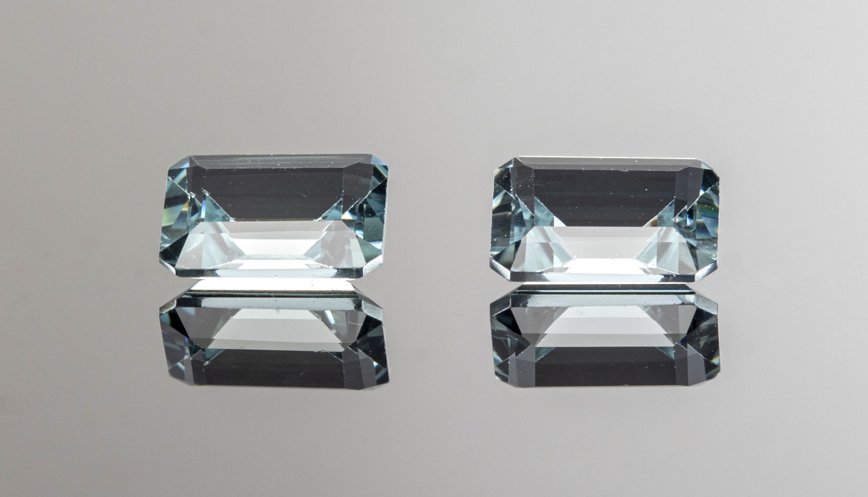 2.60 CTTW, PAIR OF LOOSE EMERALD-CUT