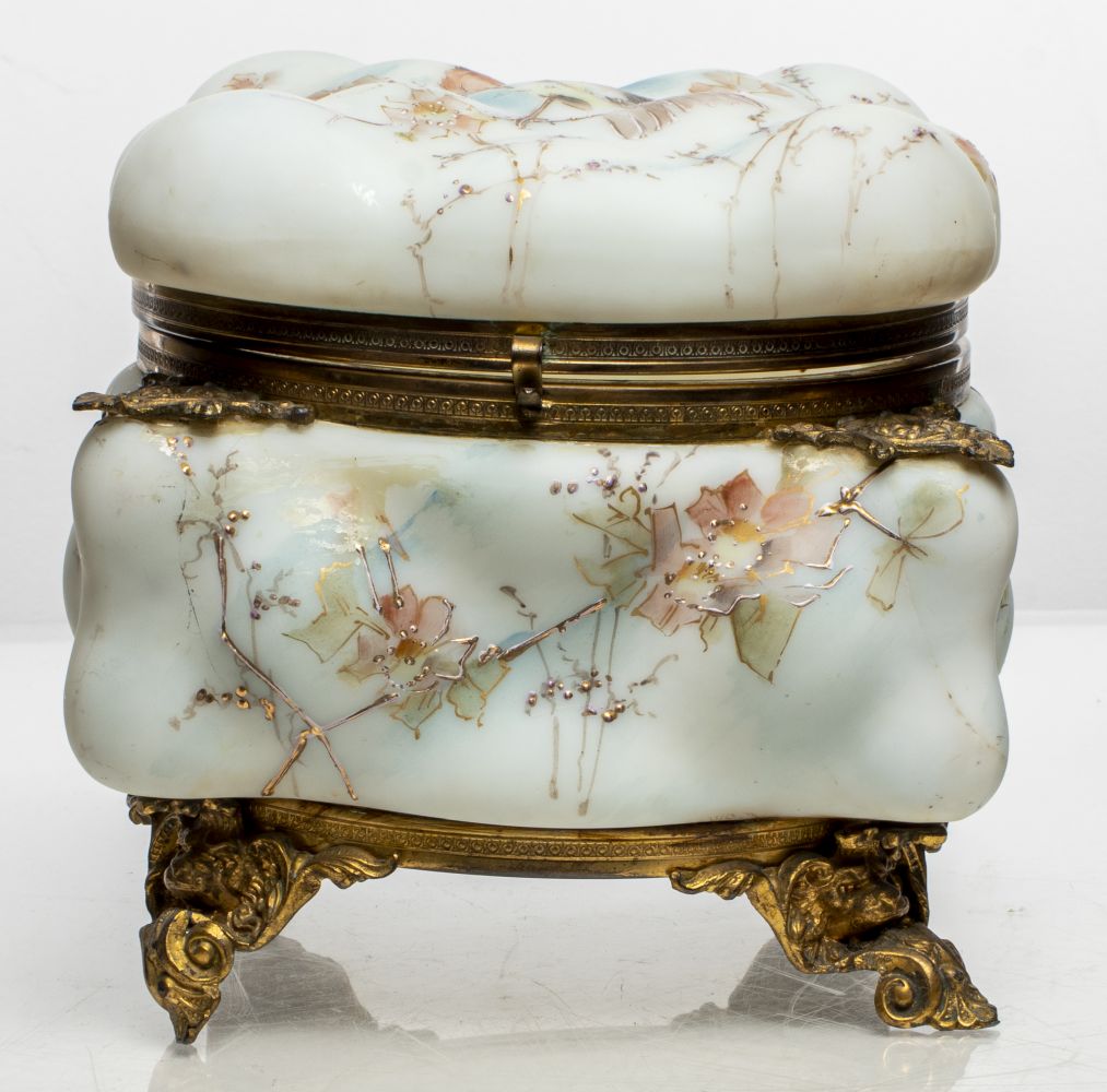 VICTORIAN SATIN GLASS ORMOLU 3c5601