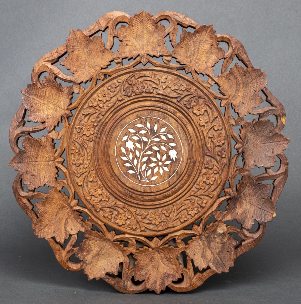 FOLIATE MOTIF CARVED AND INLAID 3c564c