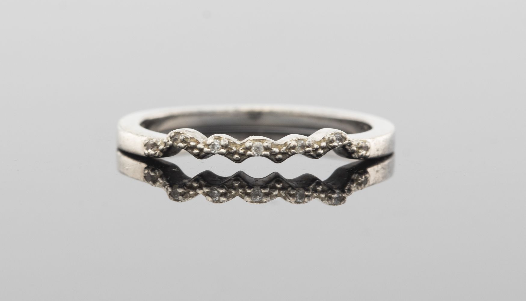 STERLING SILVER DIAMOND BAND 3c568d