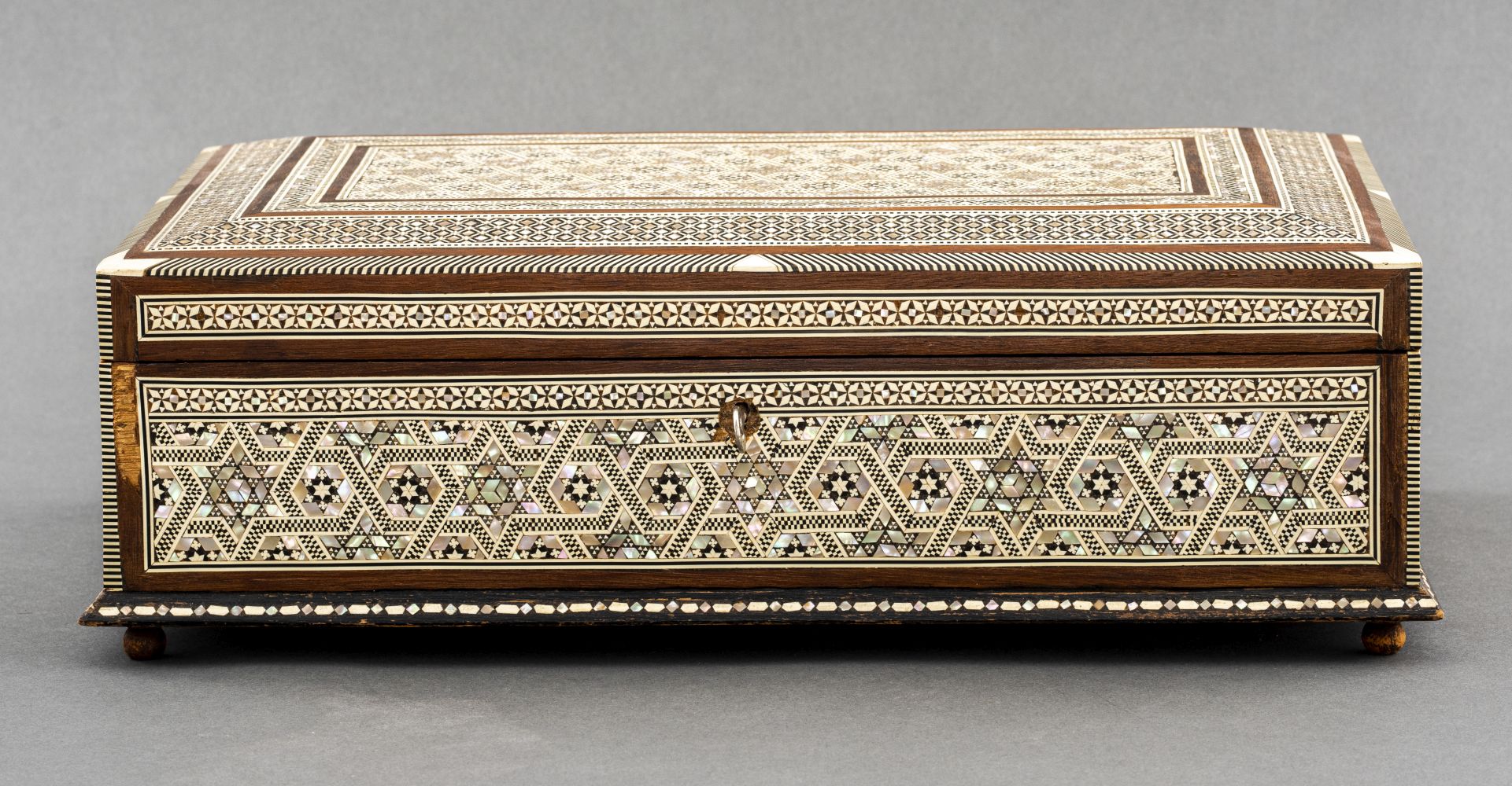 LARGE SYRIAN INLAID BOX WITH MOTHER OF PEARL 3c570c