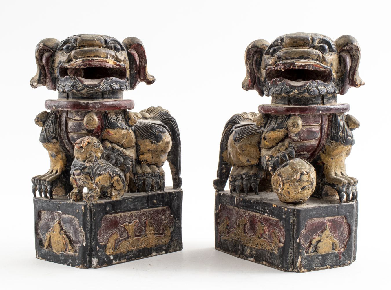 CHINESE PARCEL GILT & POLYCHROME