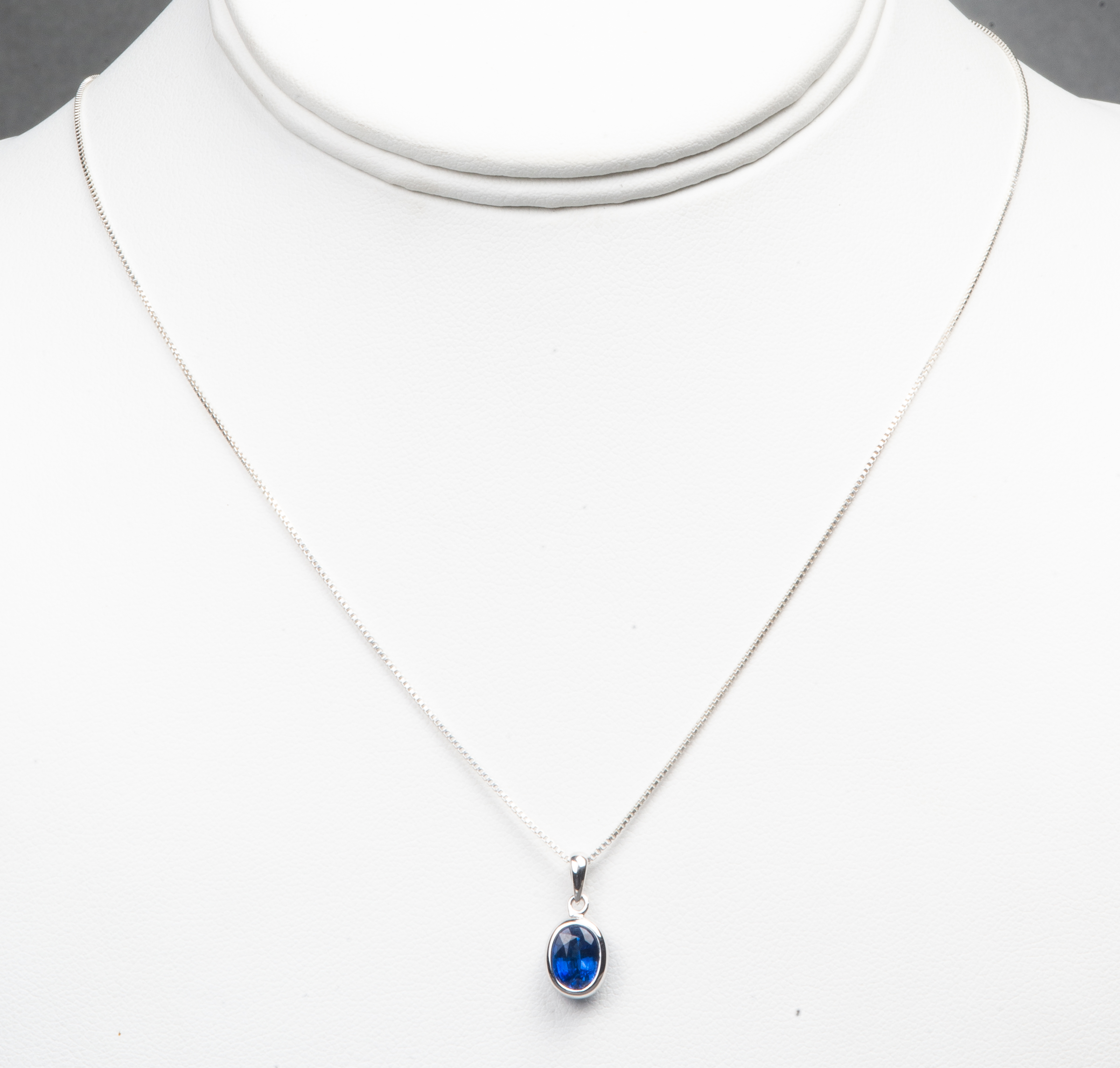 1.50CT. OVAL SAPPHIRE SILVER PENDANT