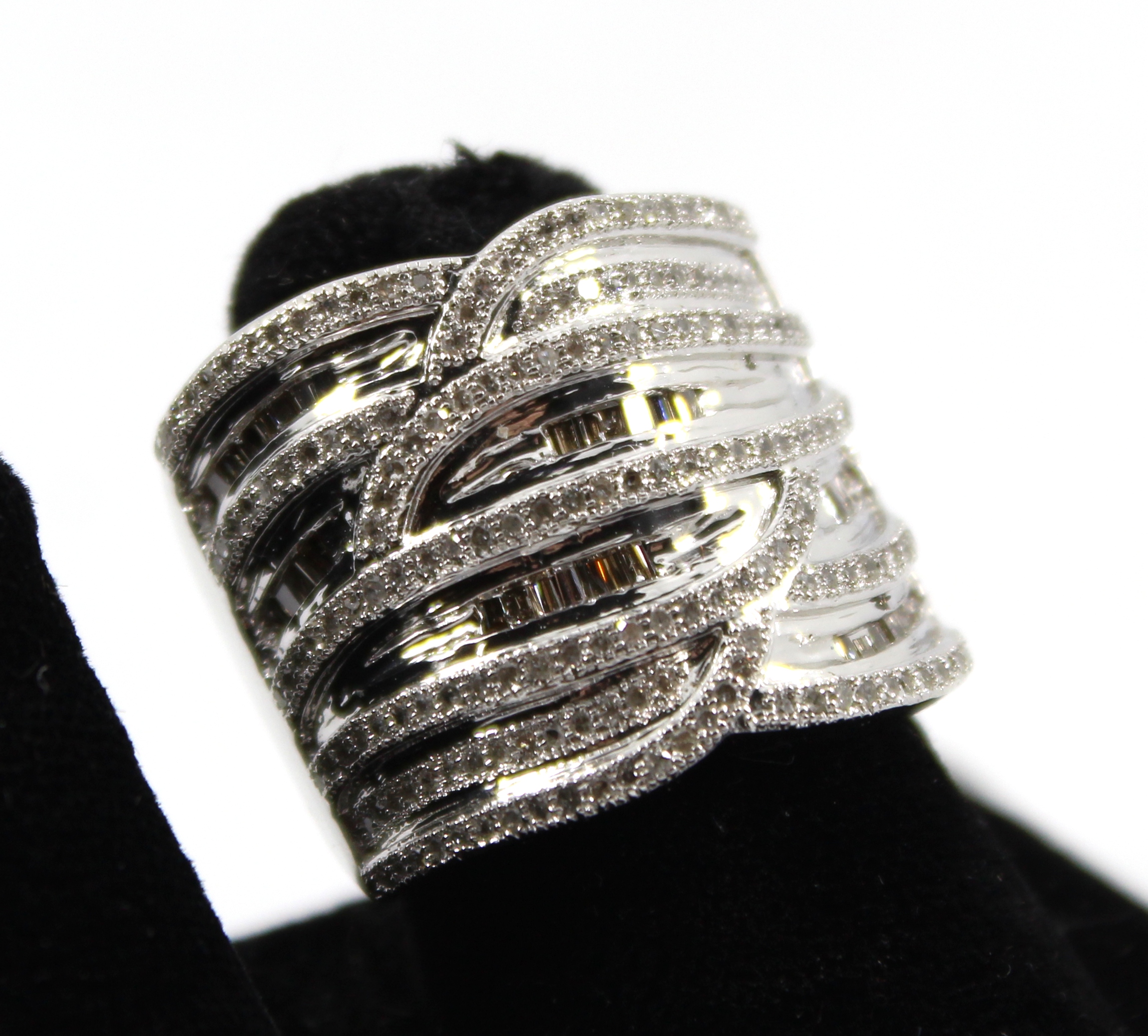 MODERN WIDE SILVER AND DIAMOND 3c5a08