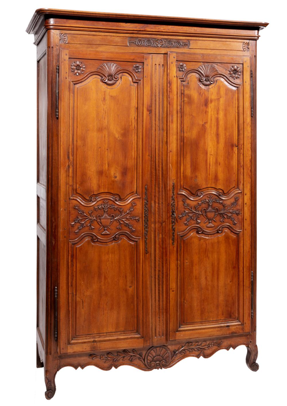 FRENCH PROVINCIAL CARVED WALNUT 3c5a2c