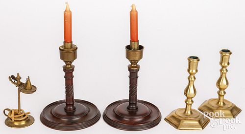 TWO PAIRS OF CANDLESTICKSTwo pairs 3c5f81