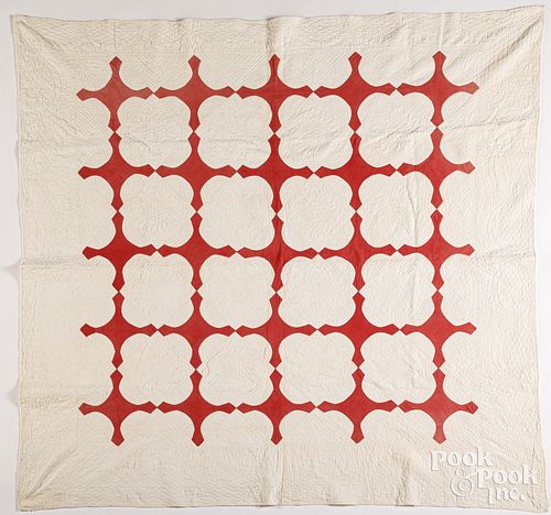 RED AND WHITE APPLIQUé QUILT,