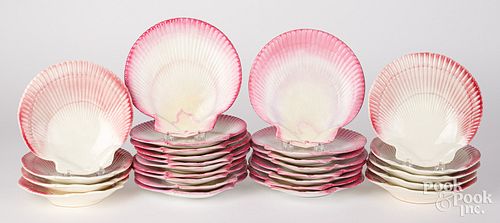 EIGHTEEN WEDGWOOD SHELL PLATES,