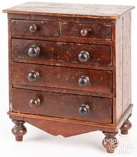 MINIATURE MAHOGANY VENEER CHEST 3c6431