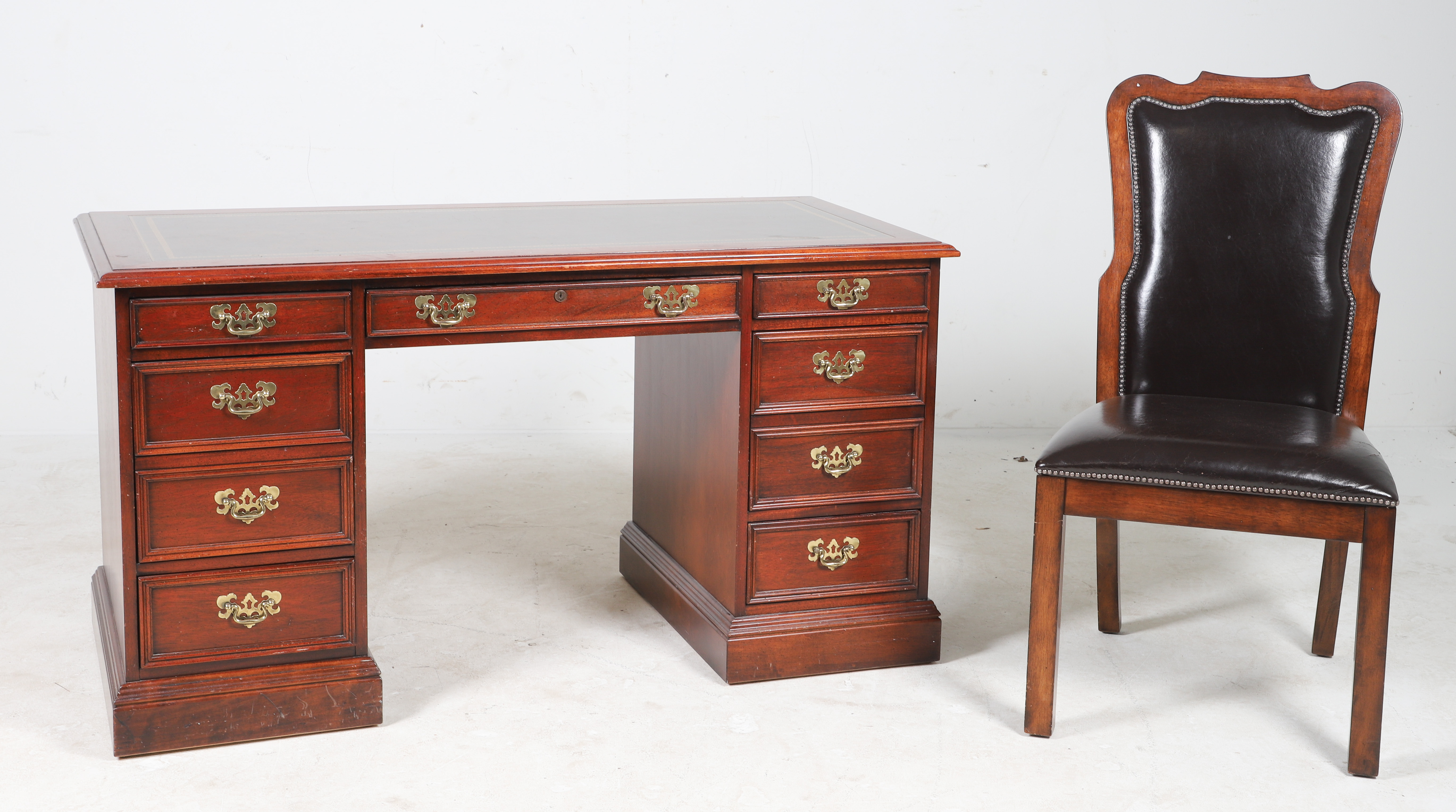 Sligh leathertop executive desk 3c66c6