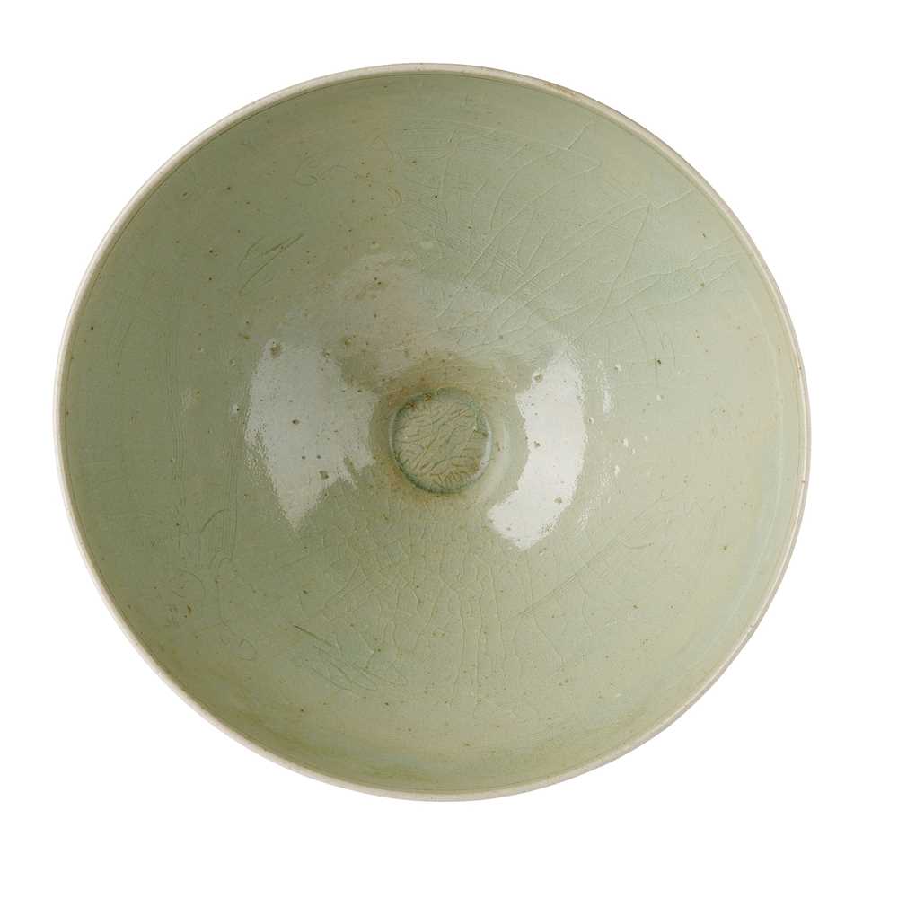 CELADON-GLAZED INCISED PARROTS BOWL
GORYEO