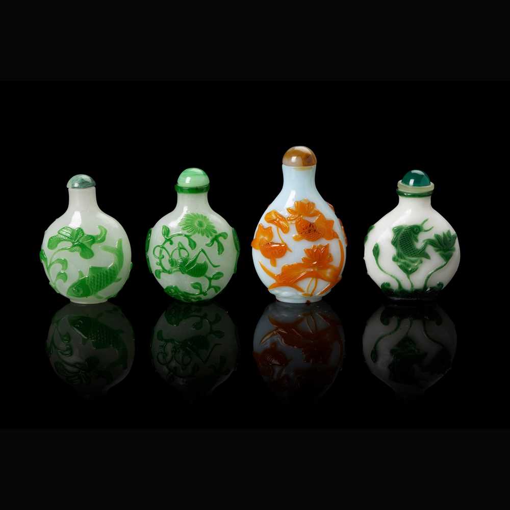 GROUP OF FOUR GLASS SNUFF BOTTLES
QING