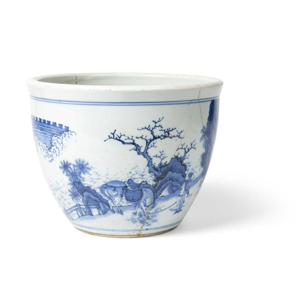 BLUE AND WHITE BASIN
QING DYNASTY