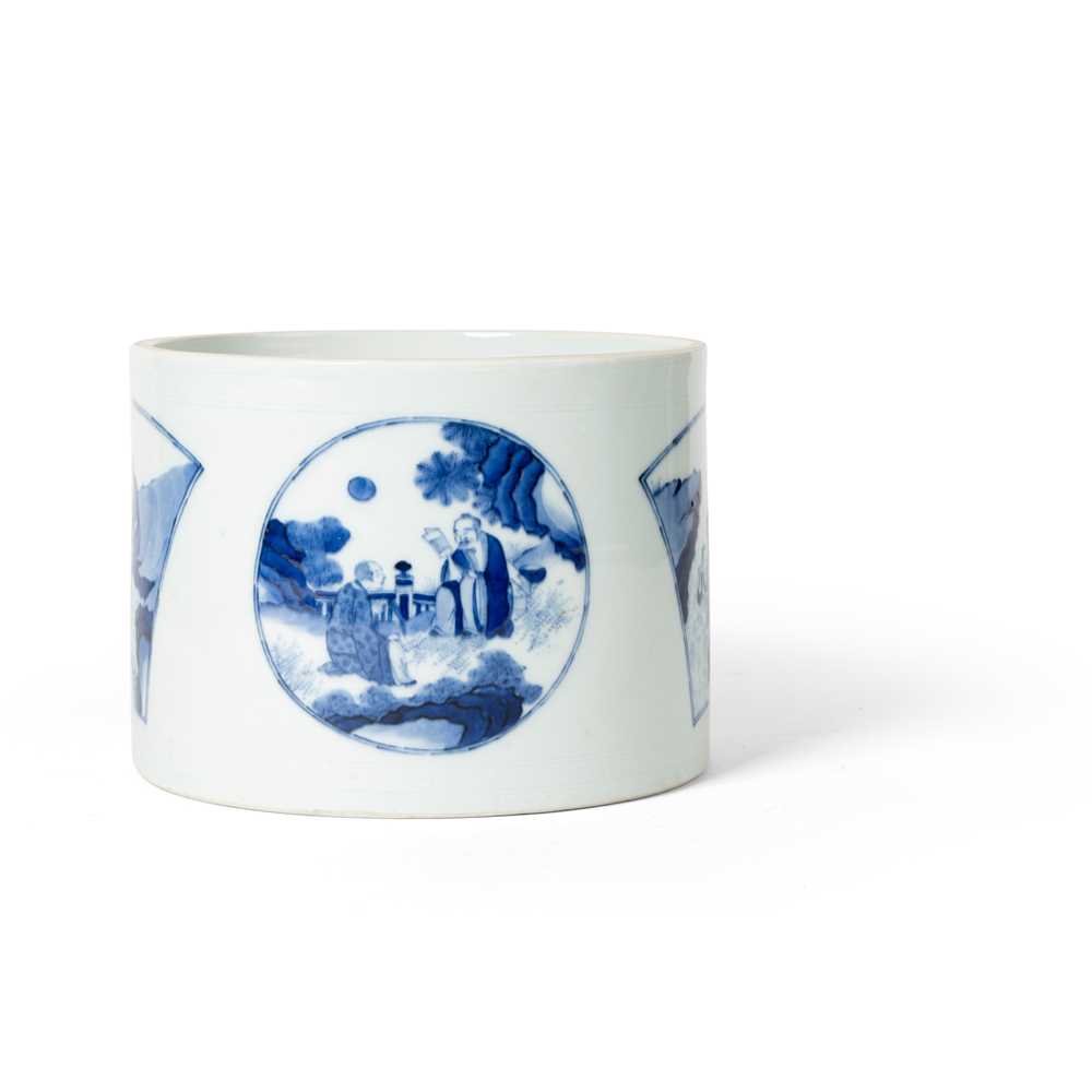 BLUE AND WHITE BRUSH POT
QING DYNASTY