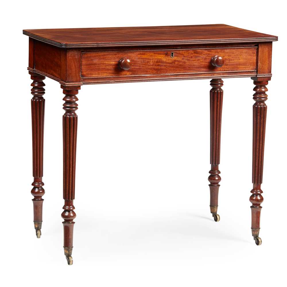 REGENCY MAHOGANY CHAMBER TABLE  3c6b17