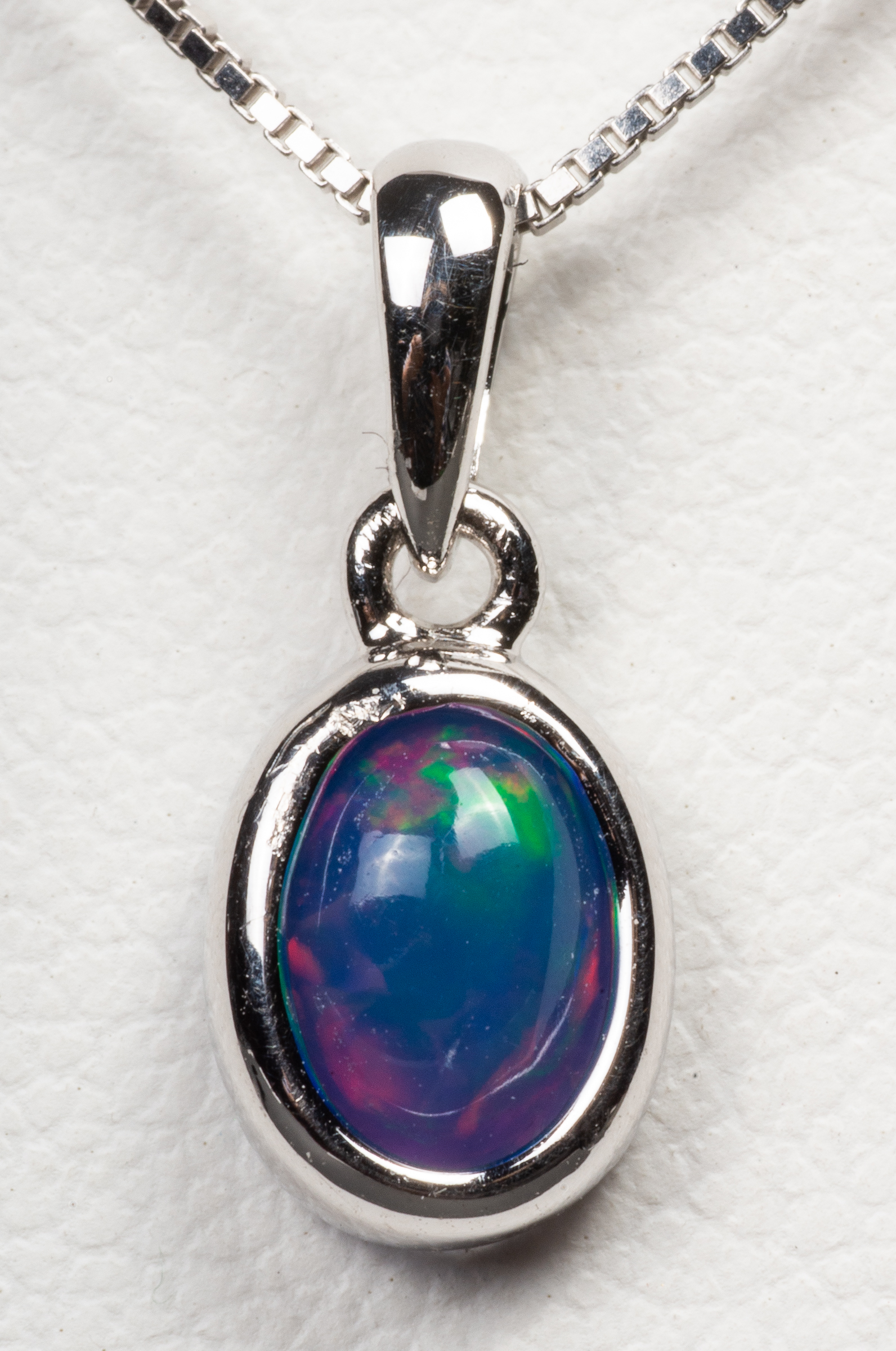 STERLING SILVER OVAL OPAL PENDANT NECKLACE