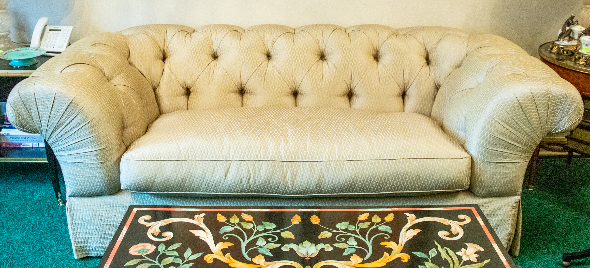 CHESTERFIELD UPHOLSTERED SOFA Chesterfield