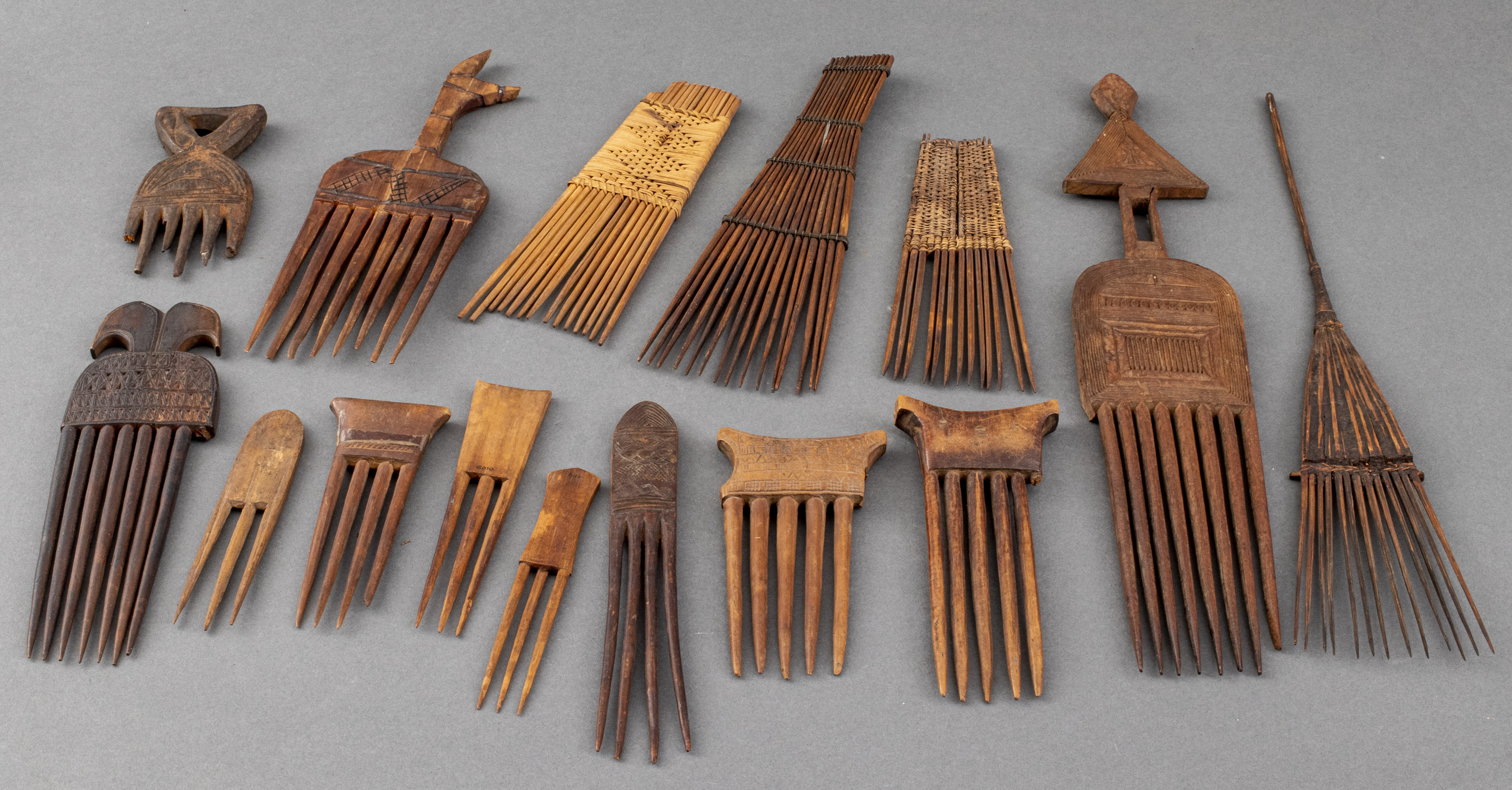 ASSORTED AFRICAN WOOD HAIR COMBS, 15