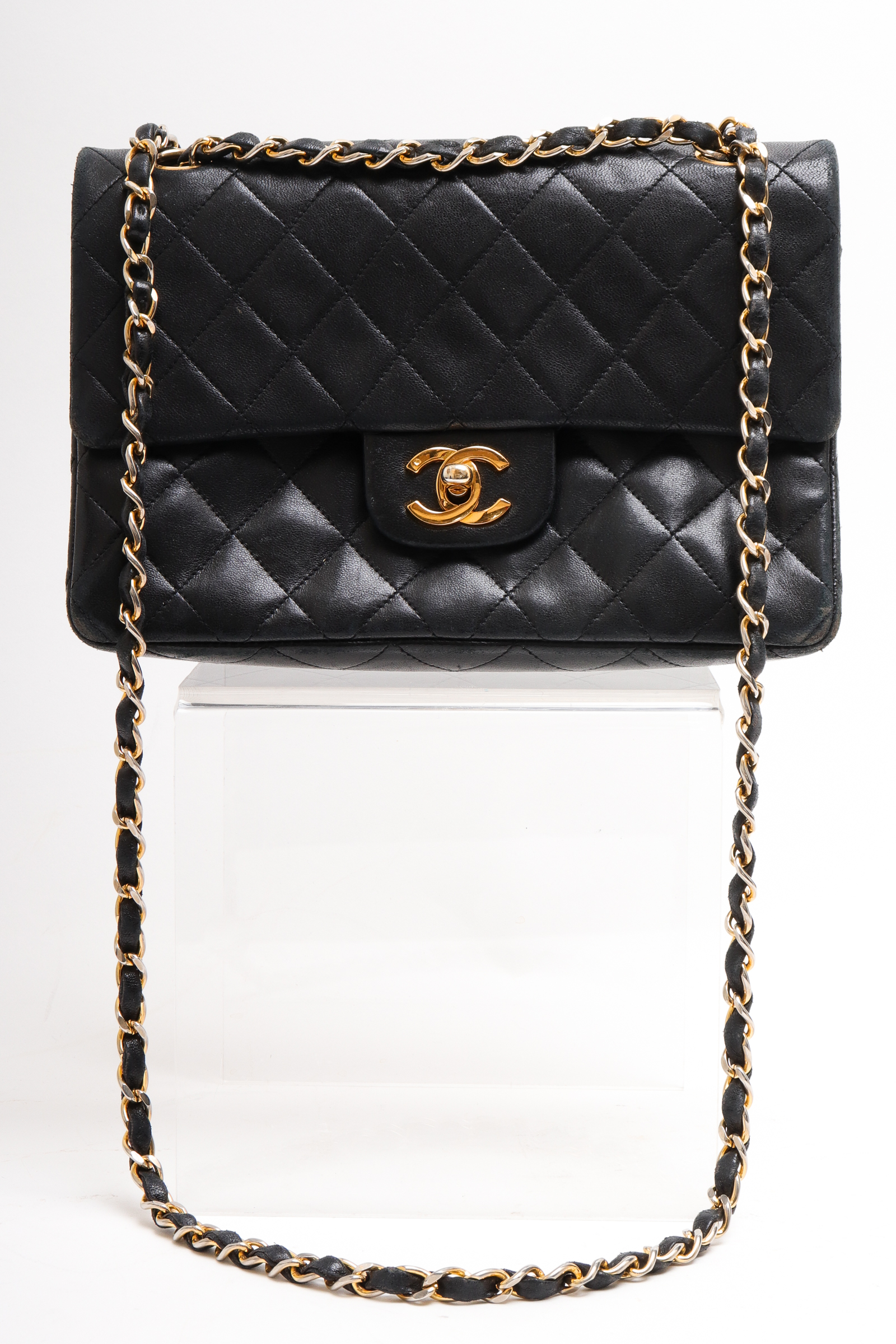 CHANEL VINTAGE BLACK QUILTED LEATHER 3c4763