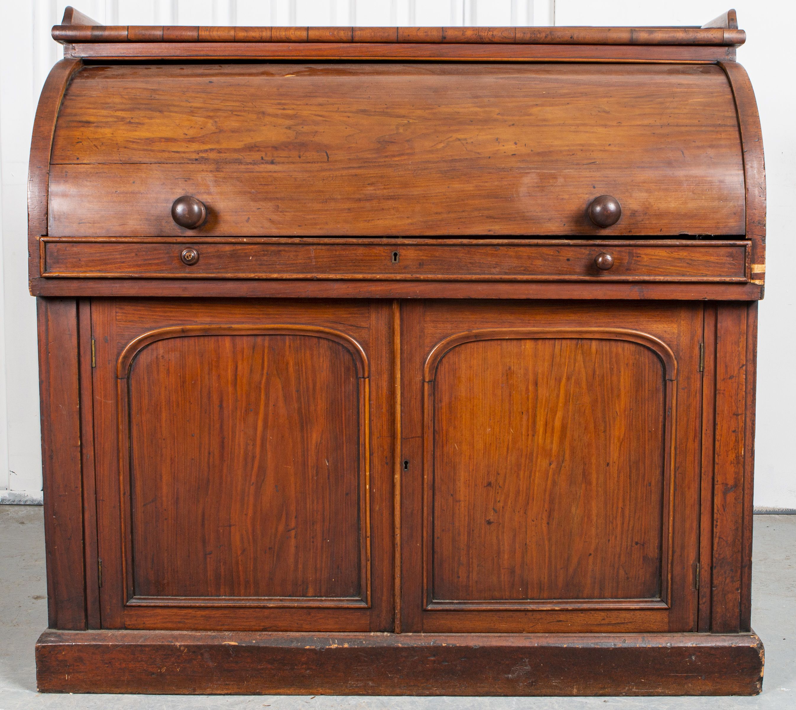 WALNUT ROLLTOP DESK Walnut rolltop