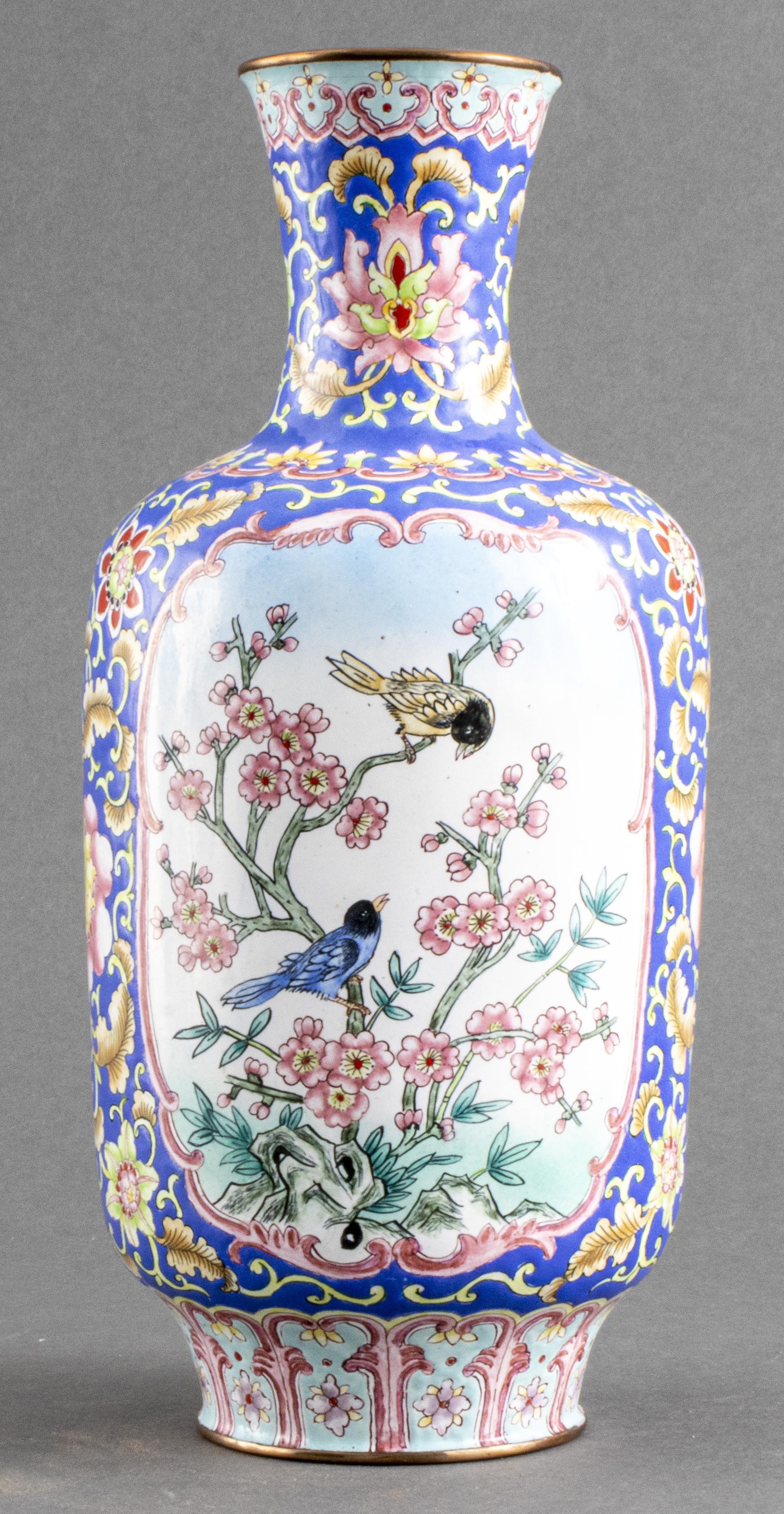 CHINESE ENAMEL VASE WITH BIRDS 3c48c1