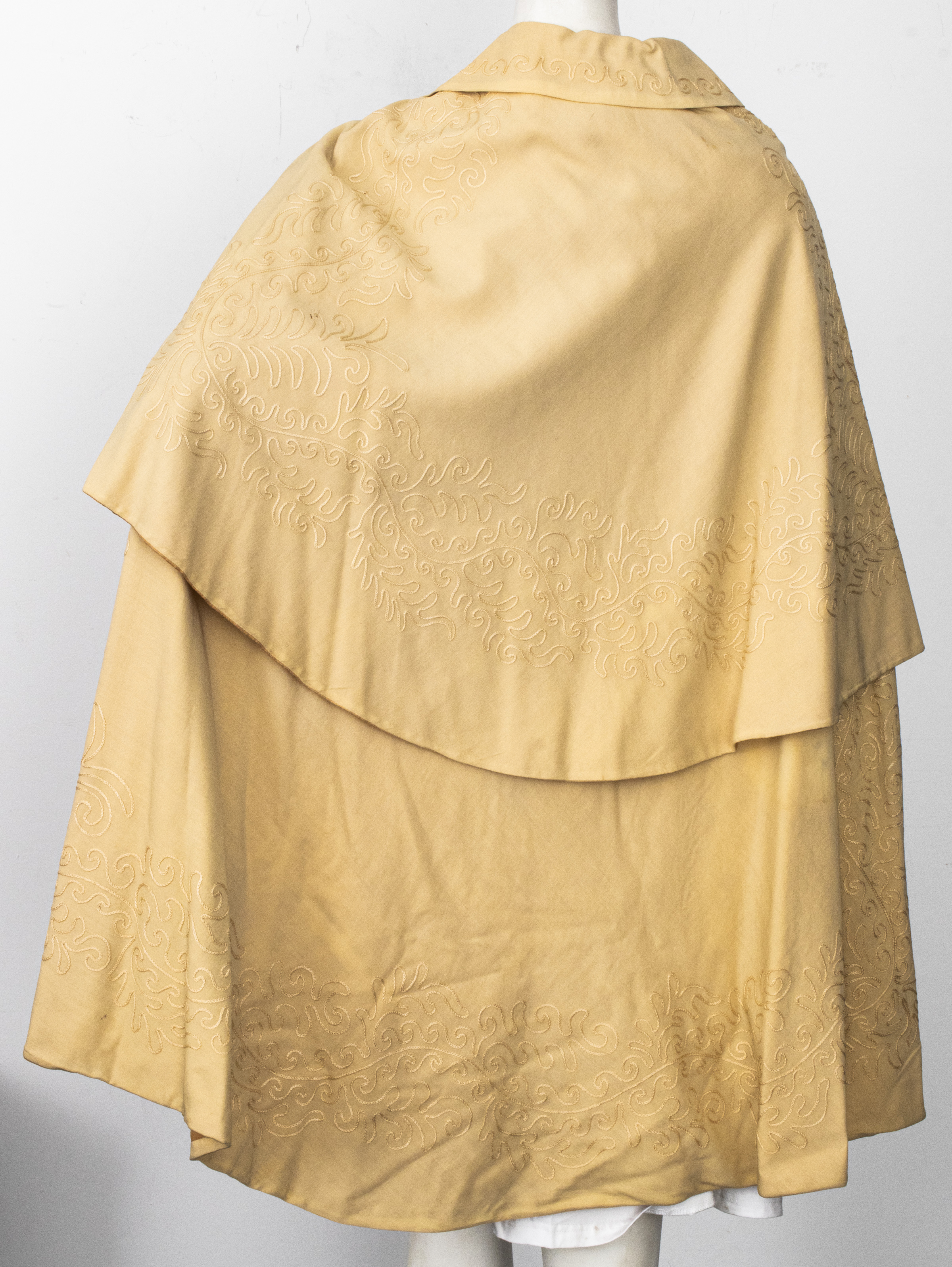 TAN EMBROIDERED OPERA CAPE CLOAK 3c492f