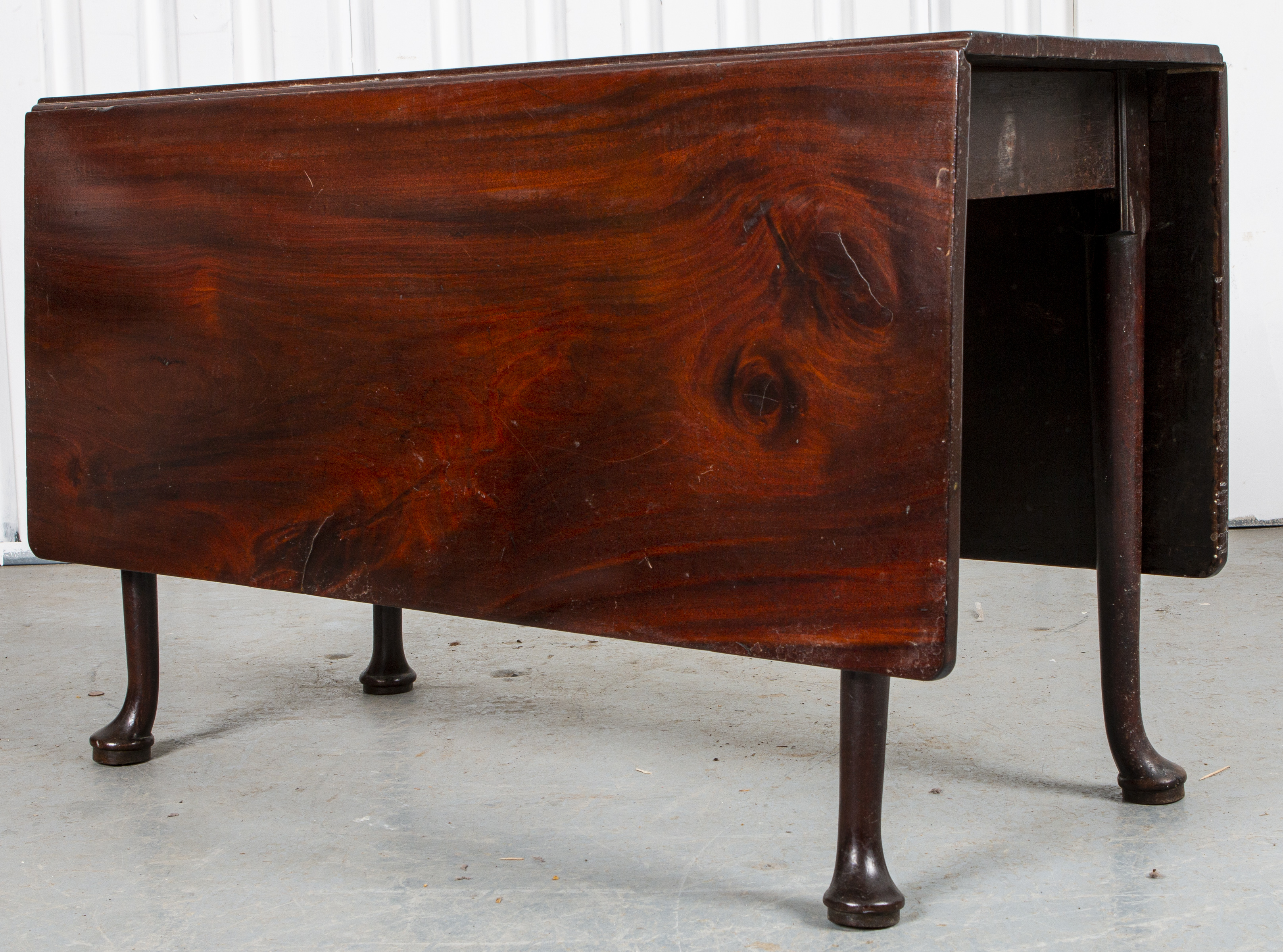 GEORGE III MAHOGANY DROP LEAF DINING