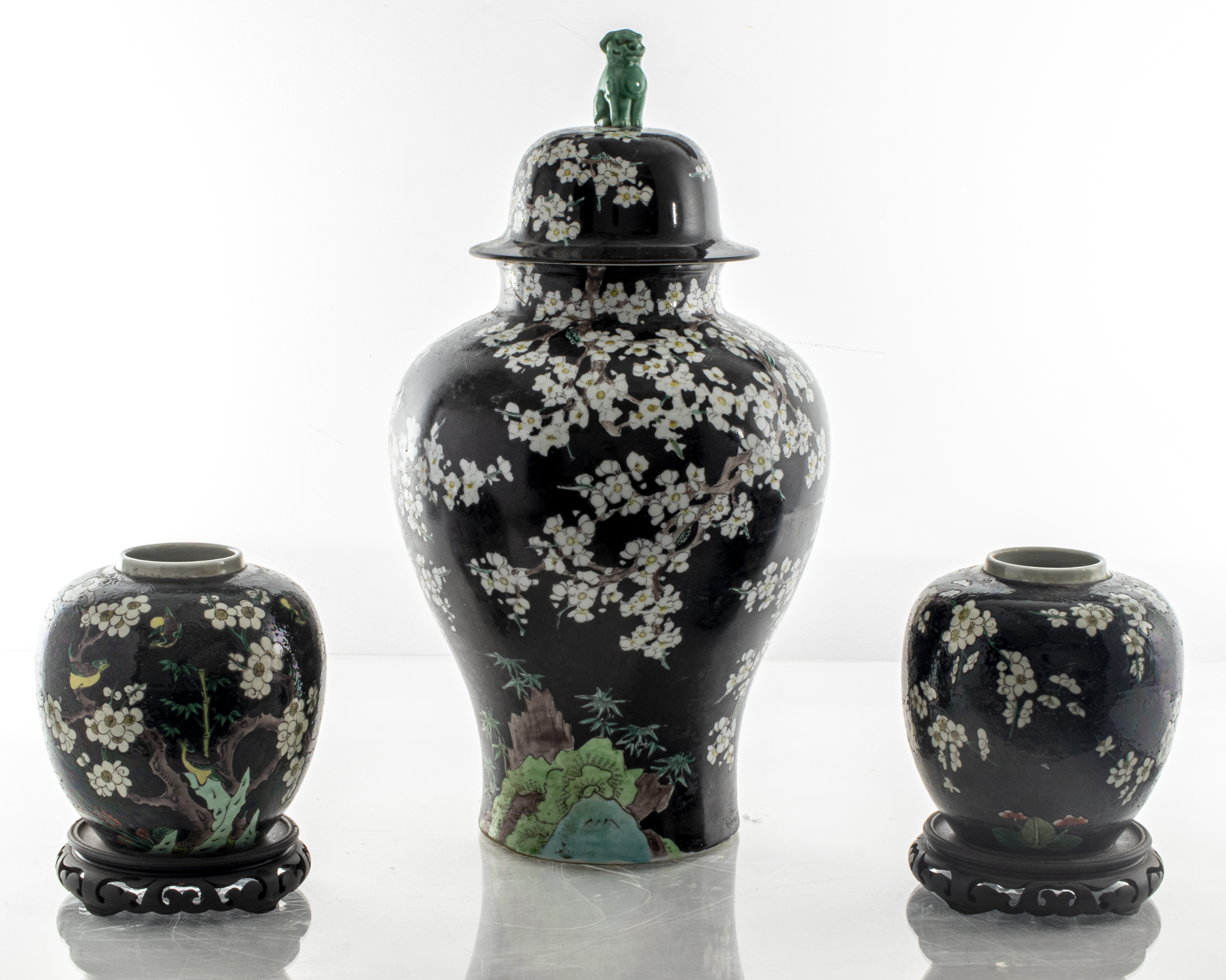 CHINESE FAMILLE NOIR PORCELAIN 3c4a91