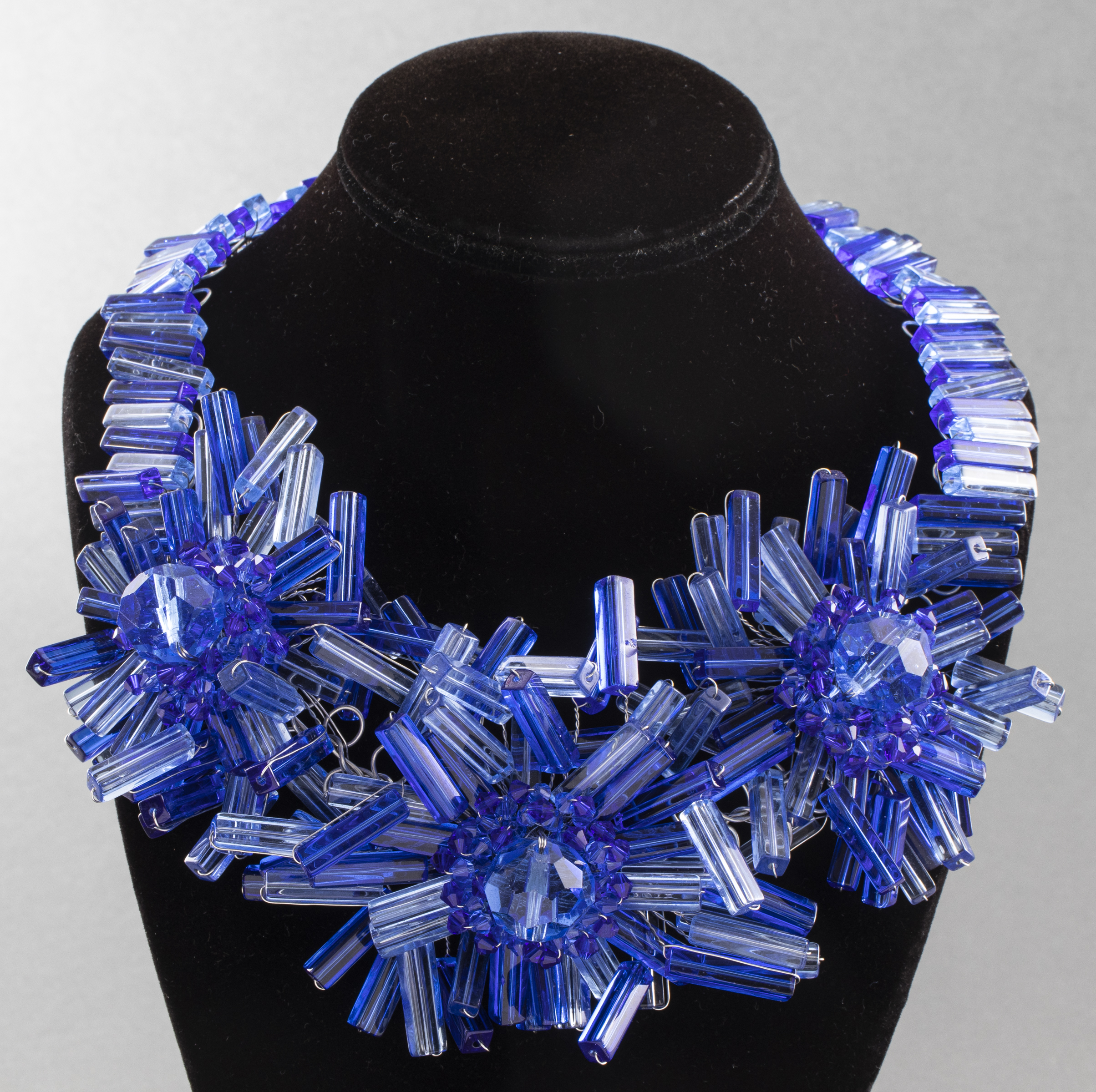 VILAIWAN BLUE FLORAL CHOKER NECKLACE 3c4ae8