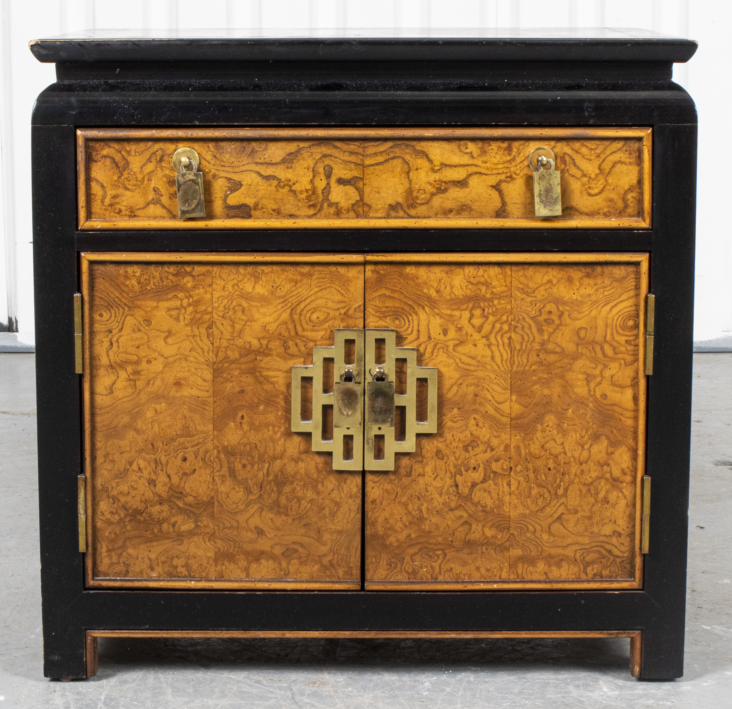 CHINOISERIE EBONIZED BURLWOOD CABINET 3c4ba1